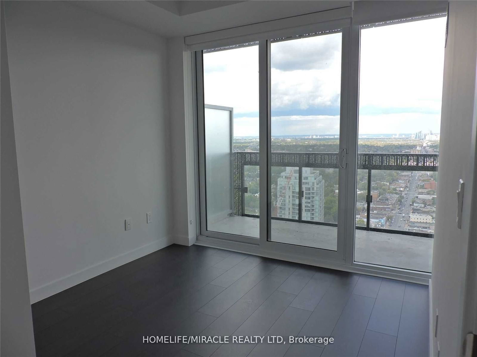 8 Eglinton Ave, unit 1406 for sale