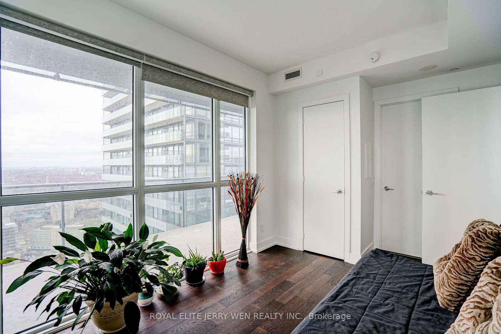 7 Grenville St, unit 4811 for sale