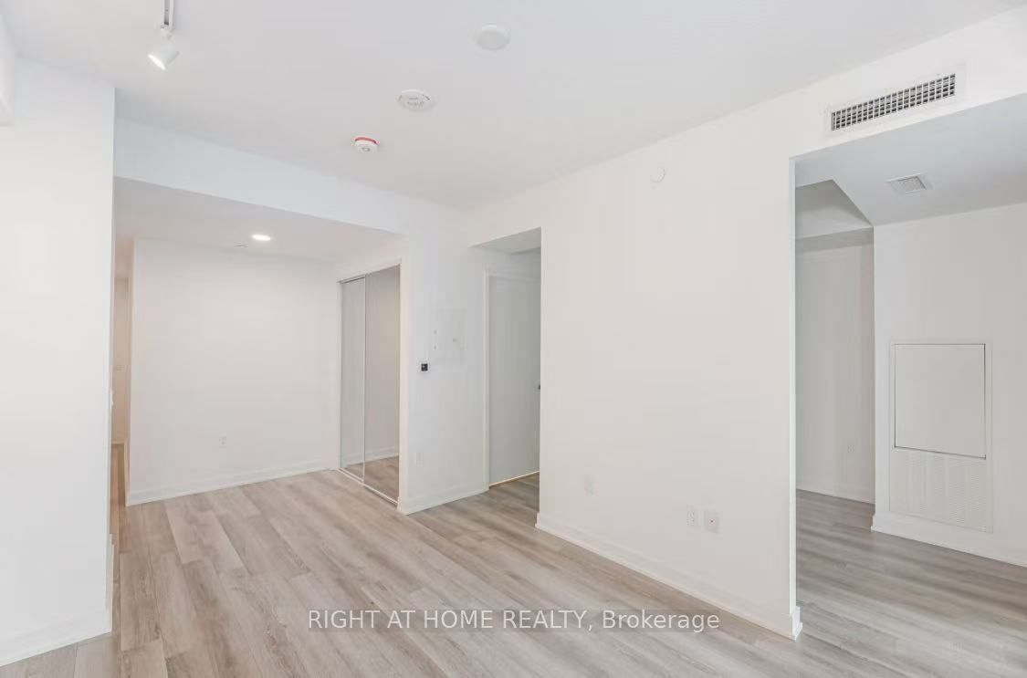 230 SIMCOE St, unit 2820 for rent