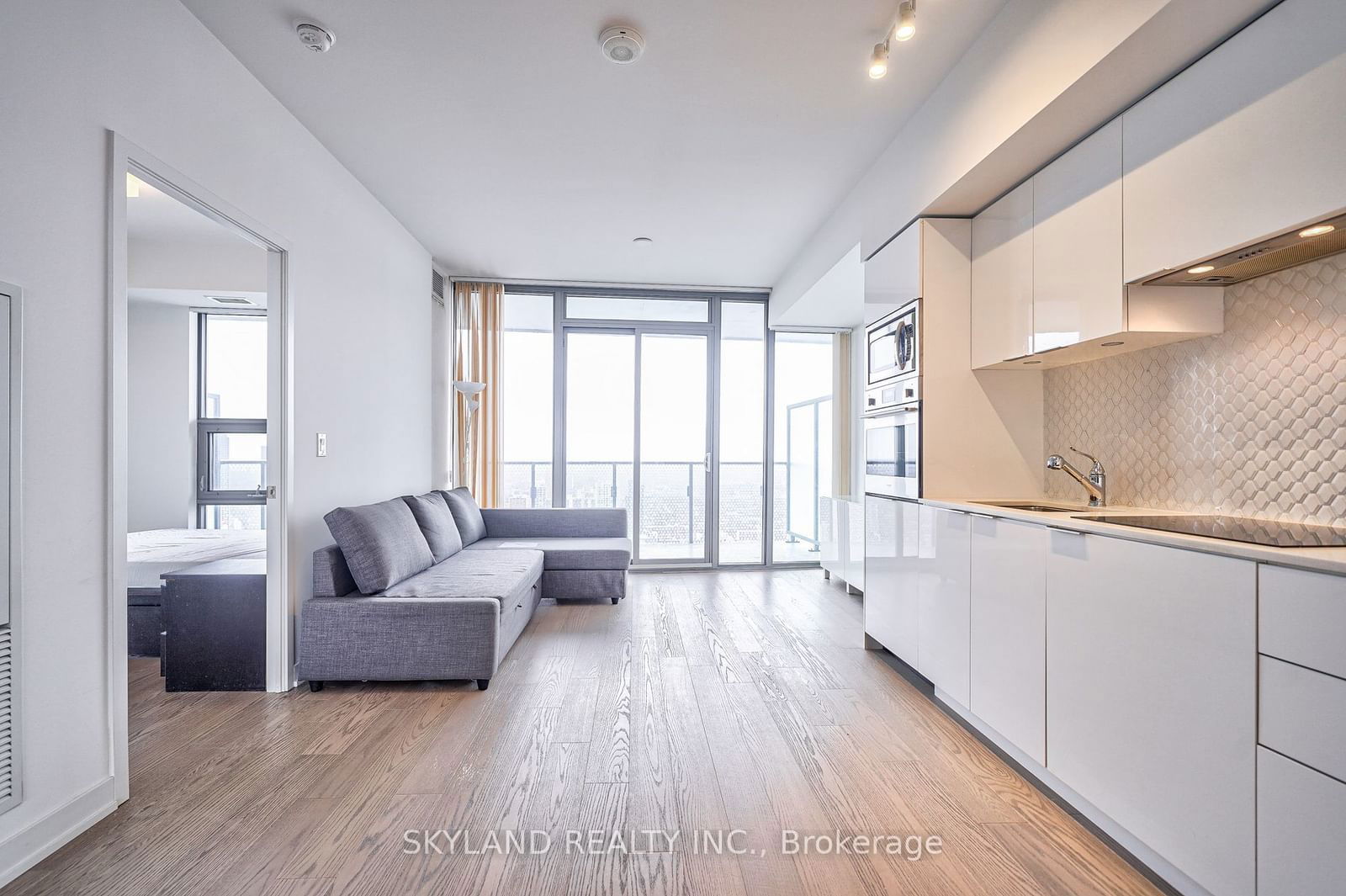 11 Wellesley St, unit 5201 for rent