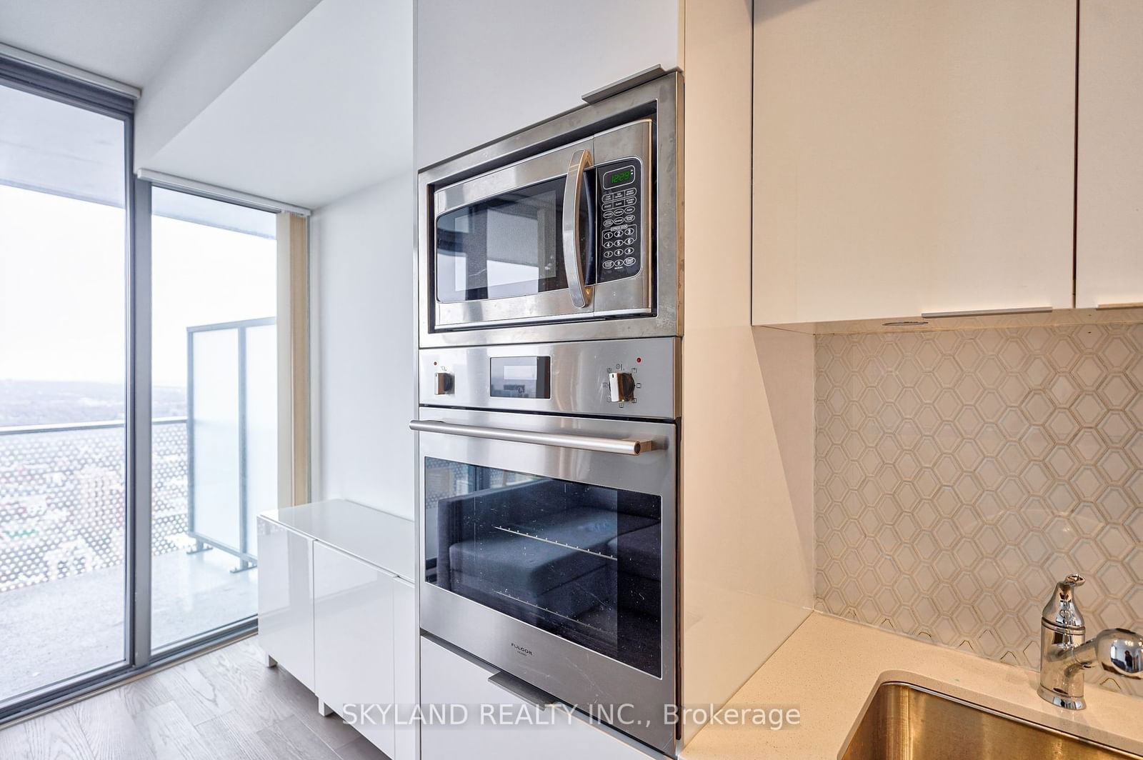 11 Wellesley St, unit 5201 for rent