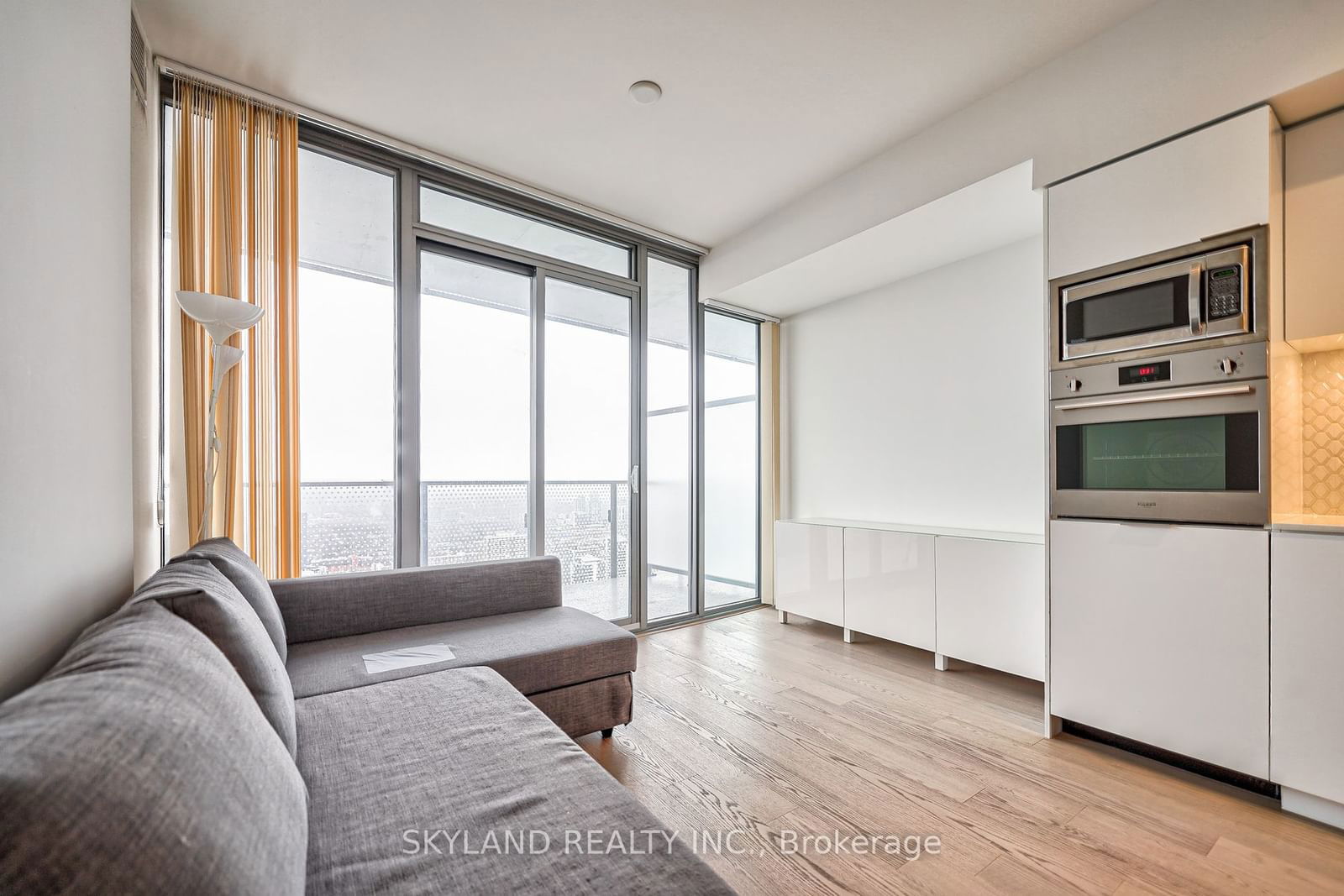 11 Wellesley St, unit 5201 for rent