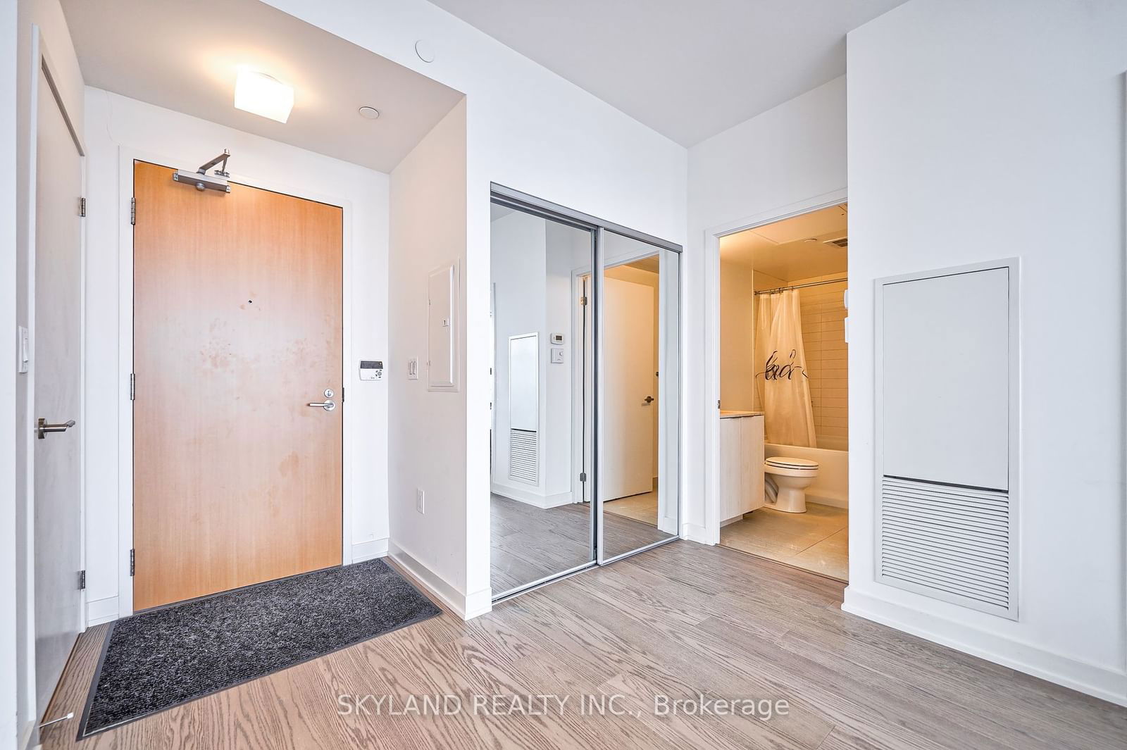 11 Wellesley St, unit 5201 for rent