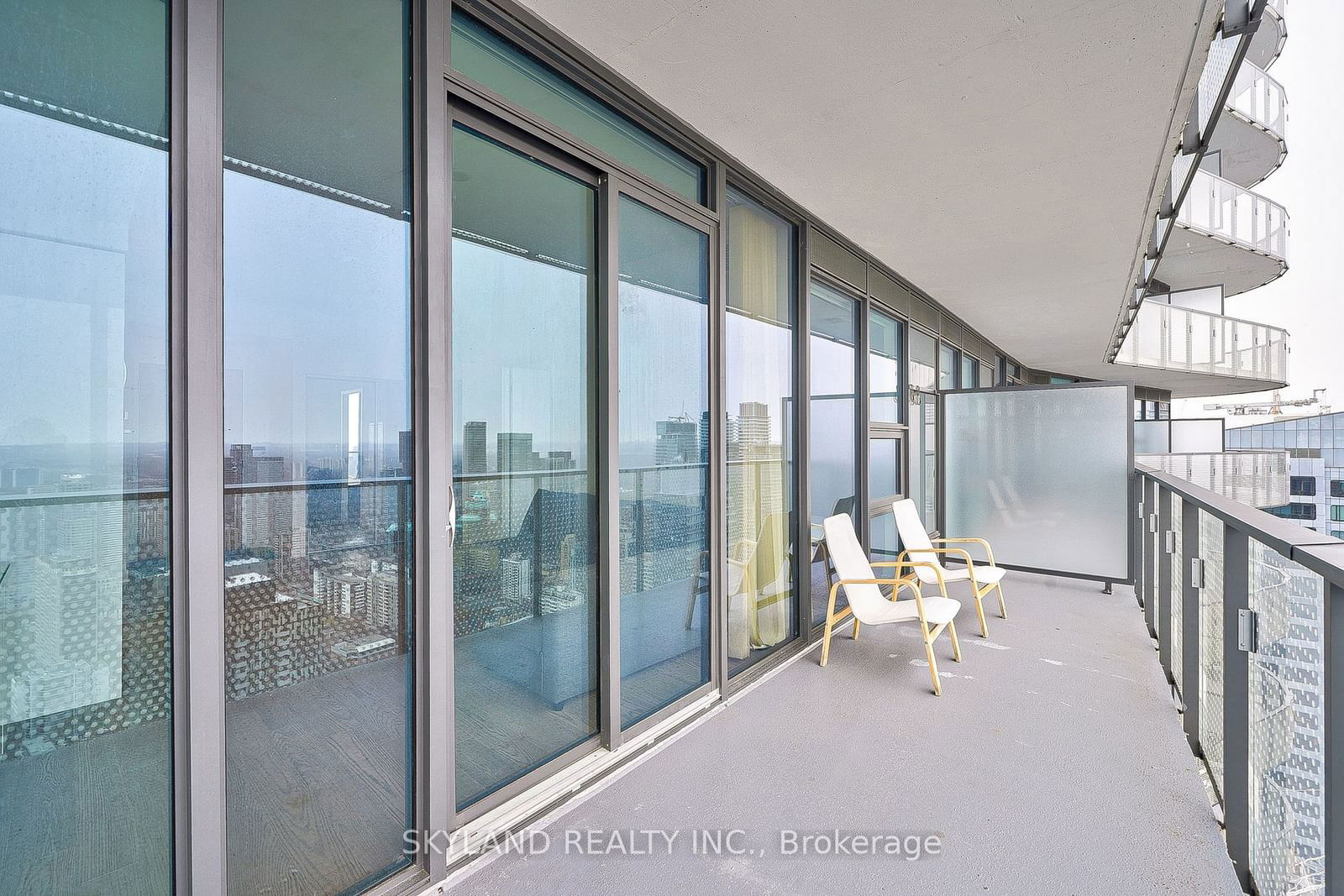 11 Wellesley St, unit 5201 for rent