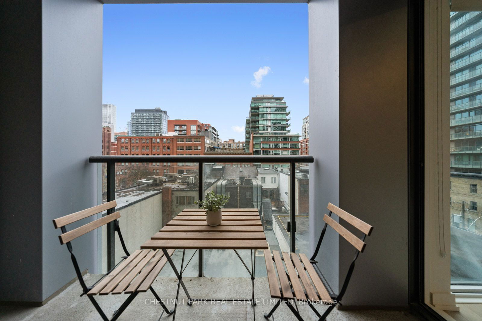 158 Front St E, unit 513 for sale