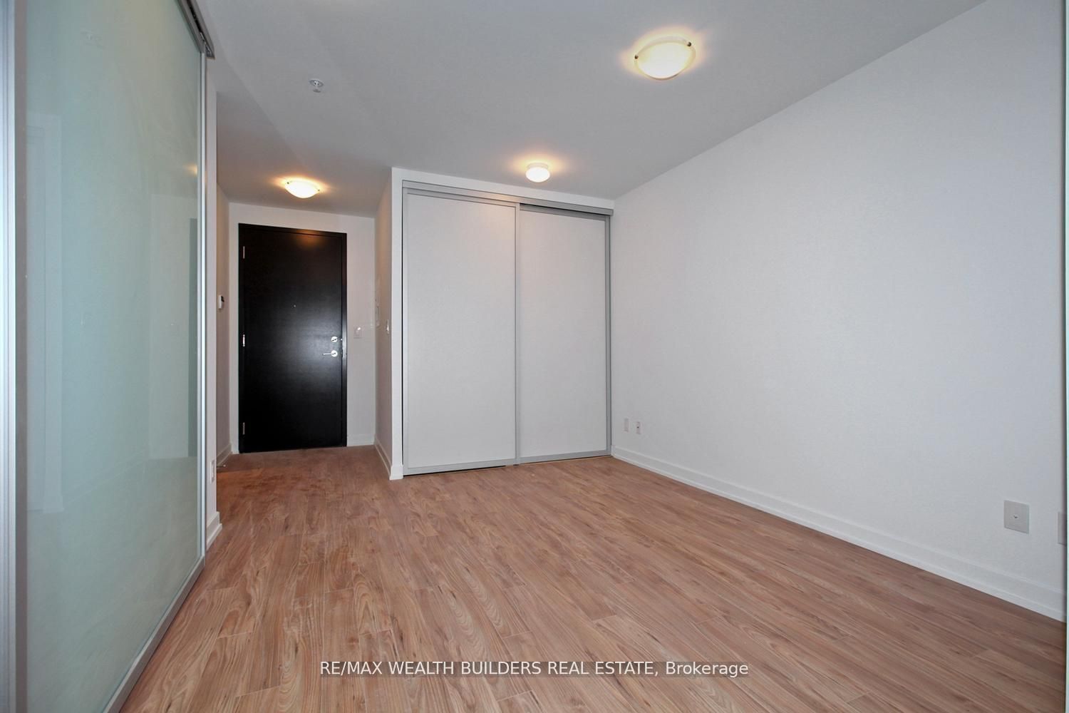 377 Madison Ave, unit 210 for rent