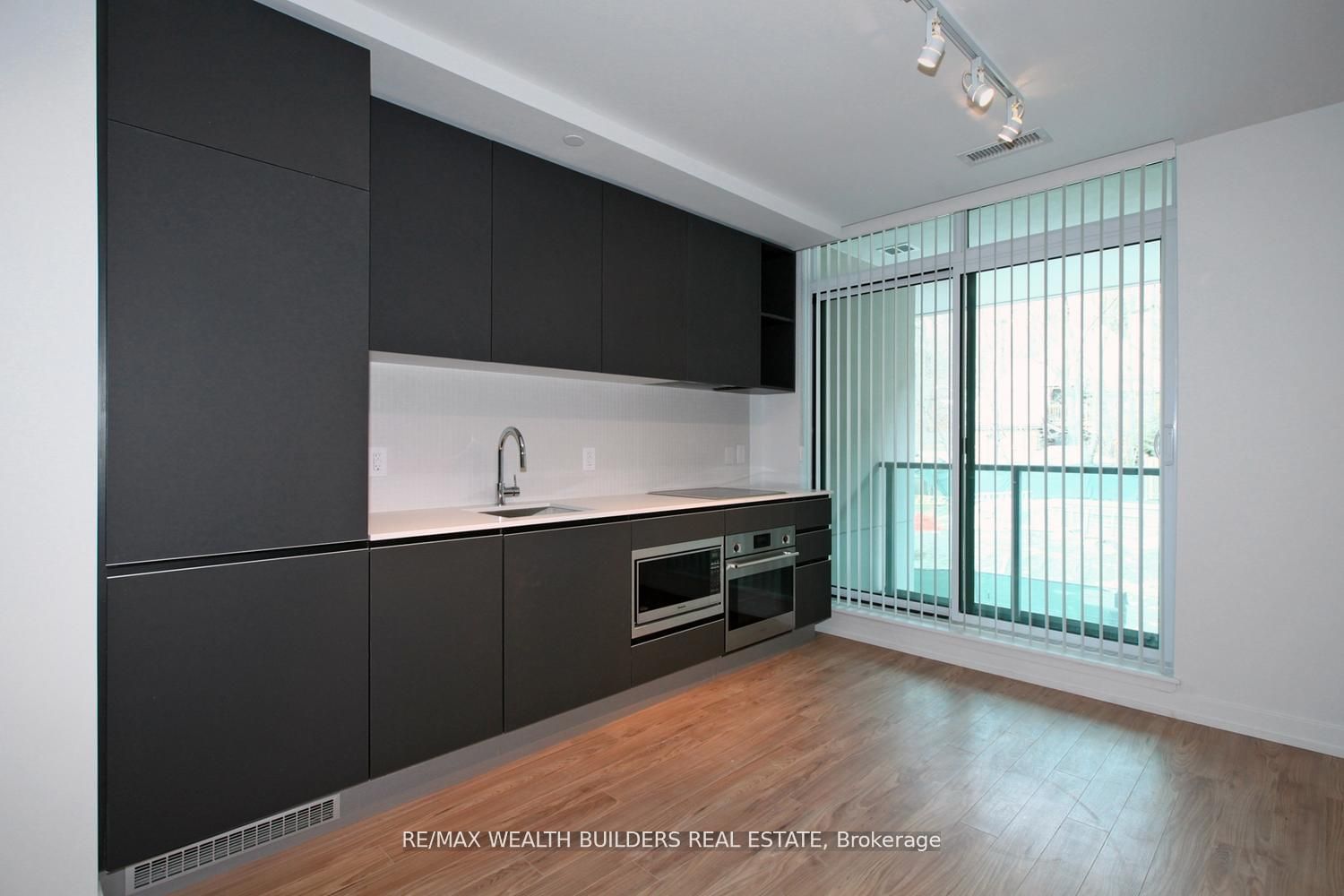 377 Madison Ave, unit 210 for rent