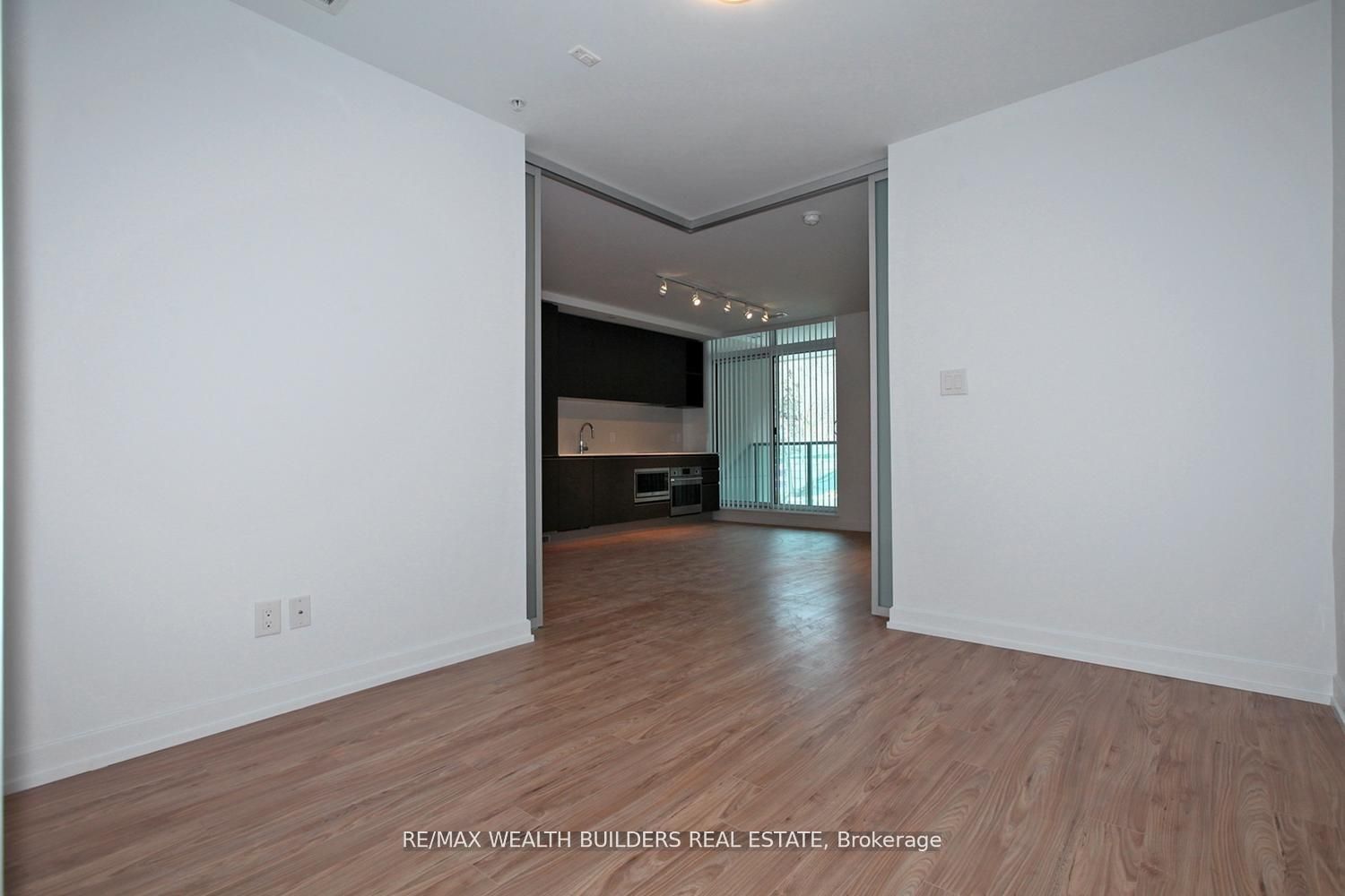 377 Madison Ave, unit 210 for rent