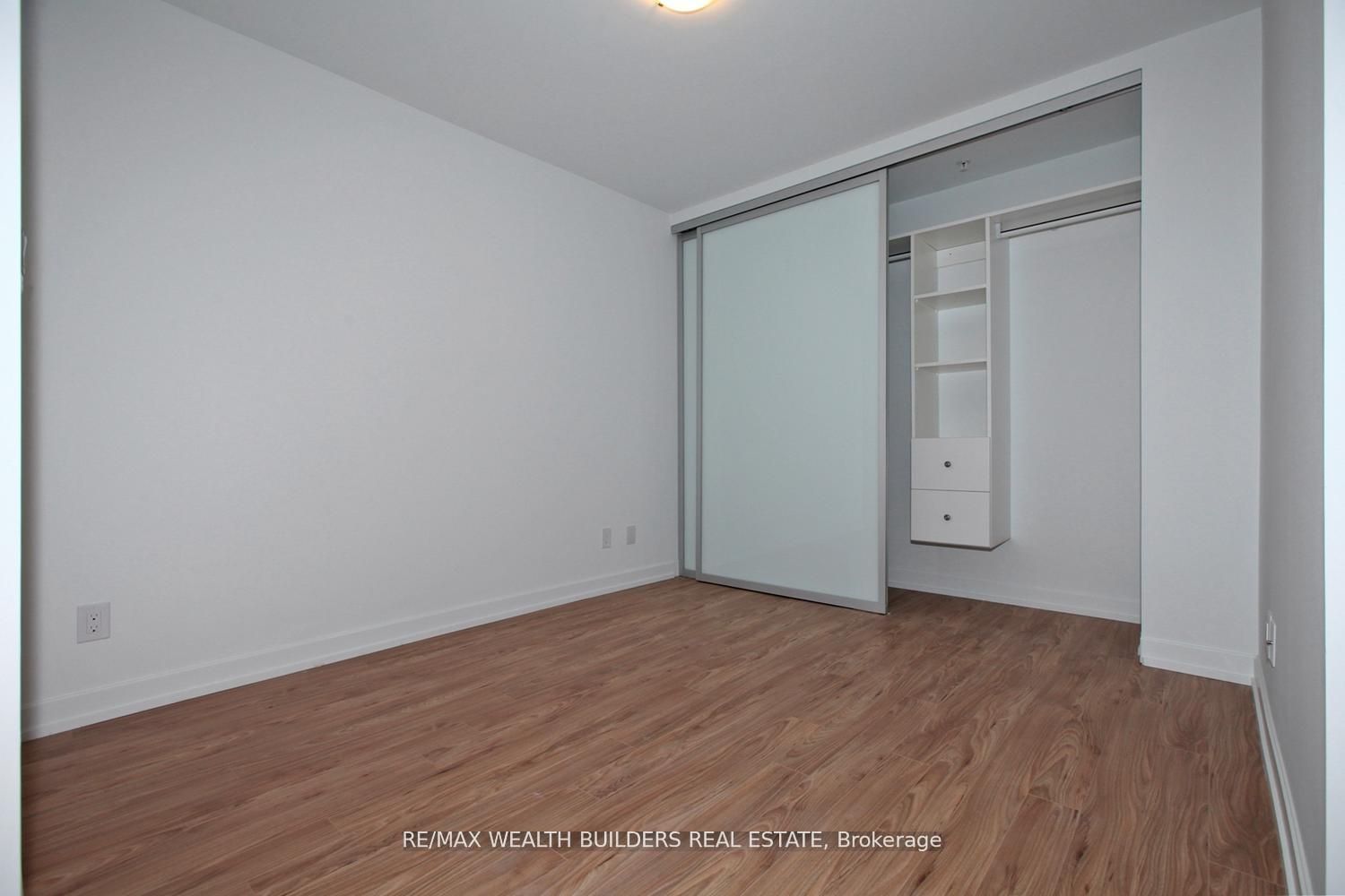 377 Madison Ave, unit 210 for rent