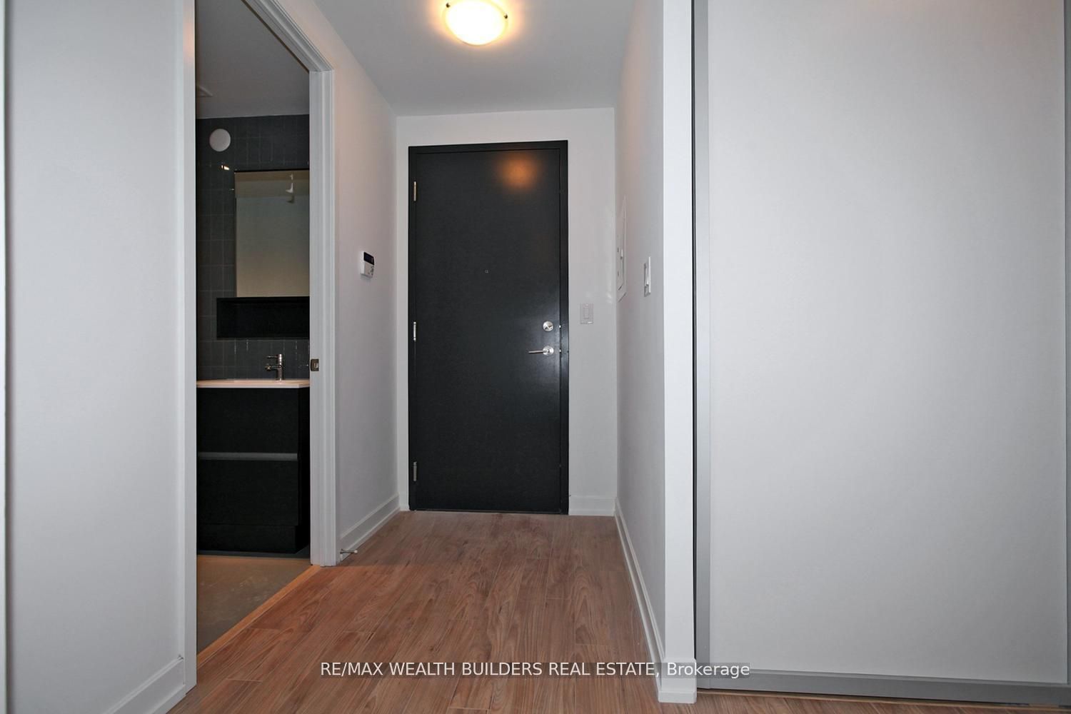 377 Madison Ave, unit 210 for rent