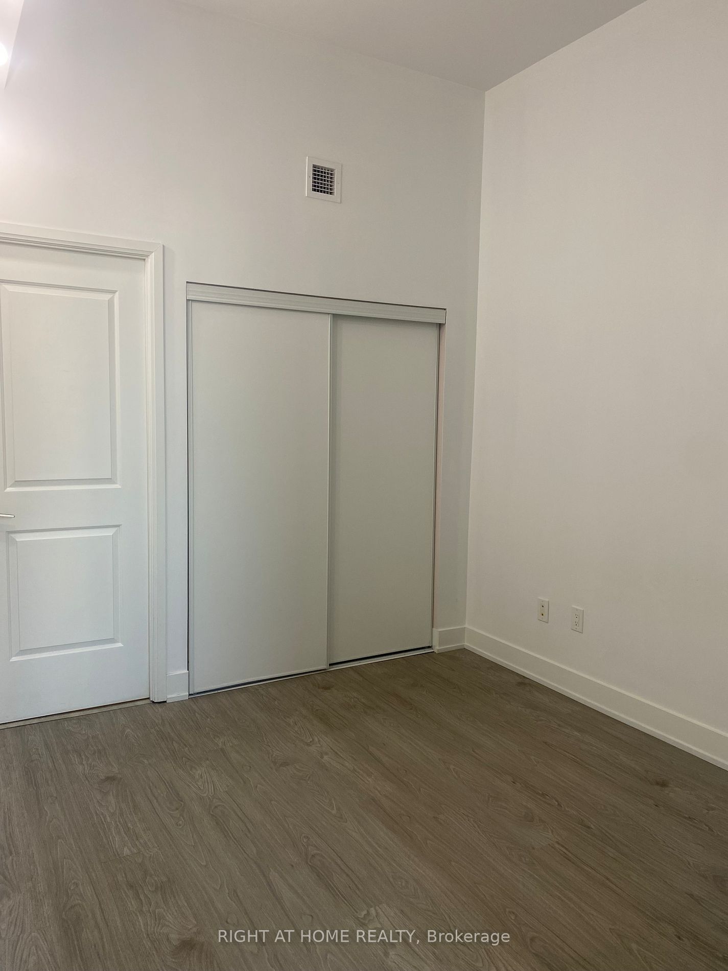 23 Sheppard Ave E, unit 308 for rent