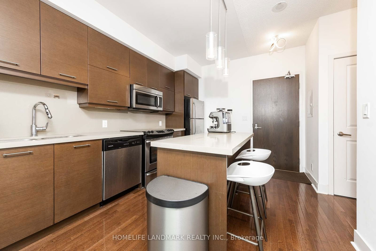 26 Norton Ave S, unit 504 for sale