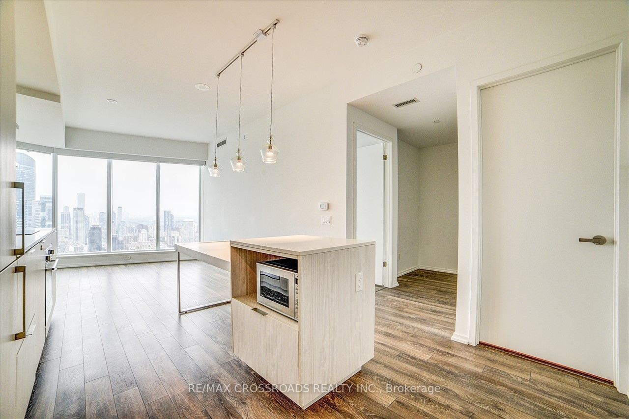 197 Yonge St, unit 5214 for rent