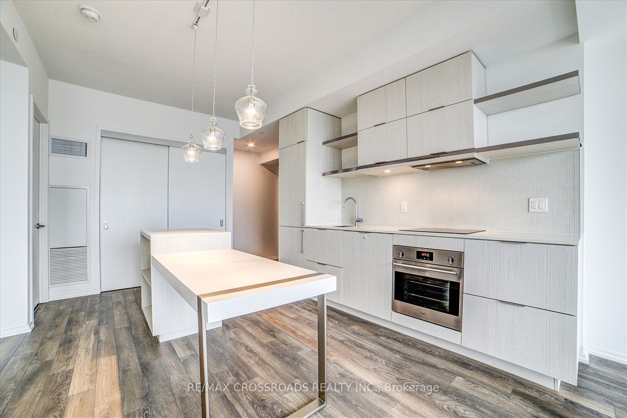 197 Yonge St, unit 5214 for rent