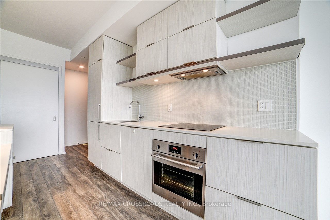 197 Yonge St, unit 5214 for rent