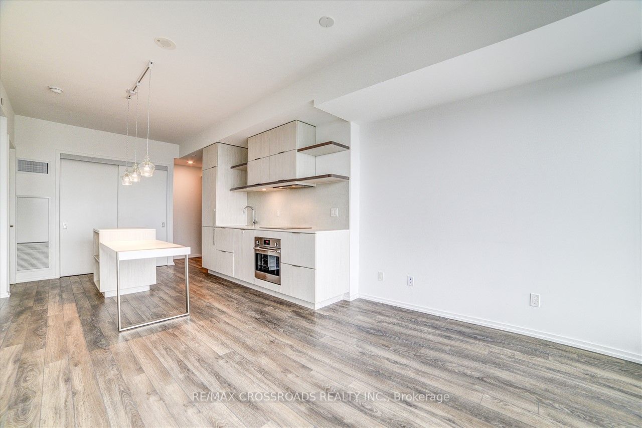 197 Yonge St, unit 5214 for rent