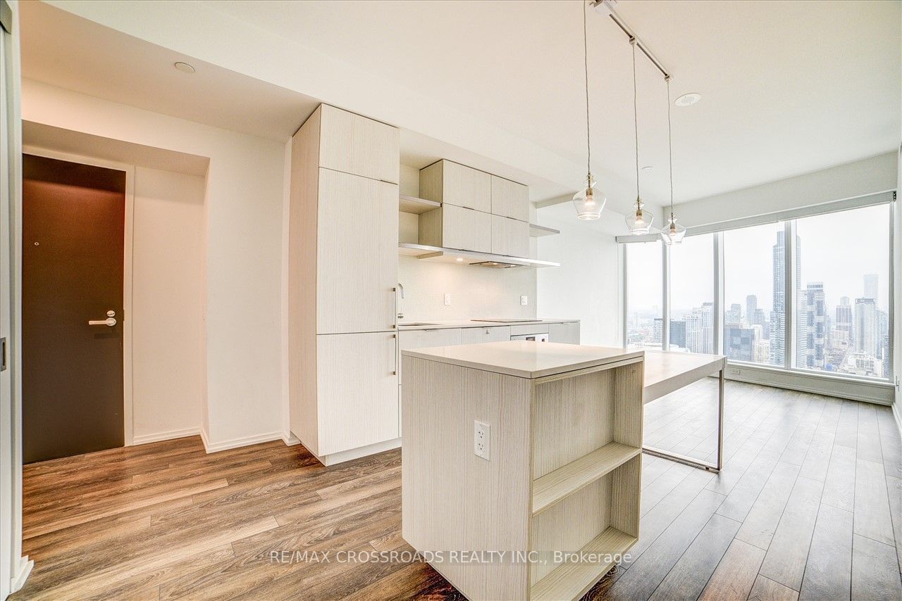 197 Yonge St, unit 5214 for rent