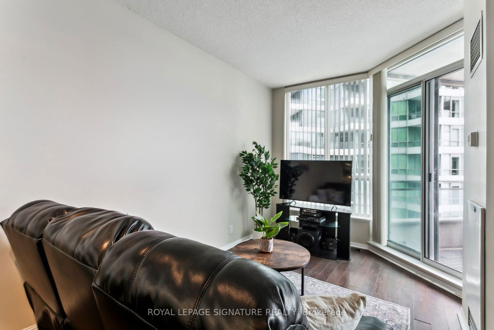 230 Queens Quay W, unit 1119 for sale