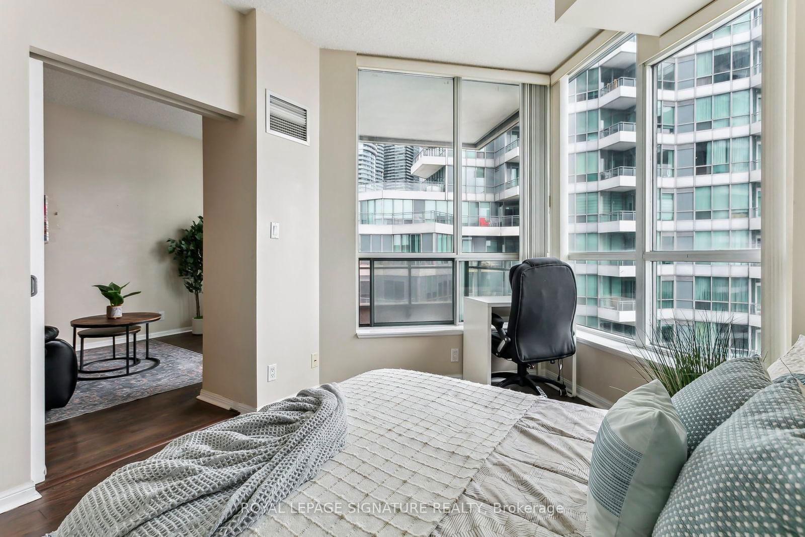 230 Queens Quay W, unit 1119 for sale