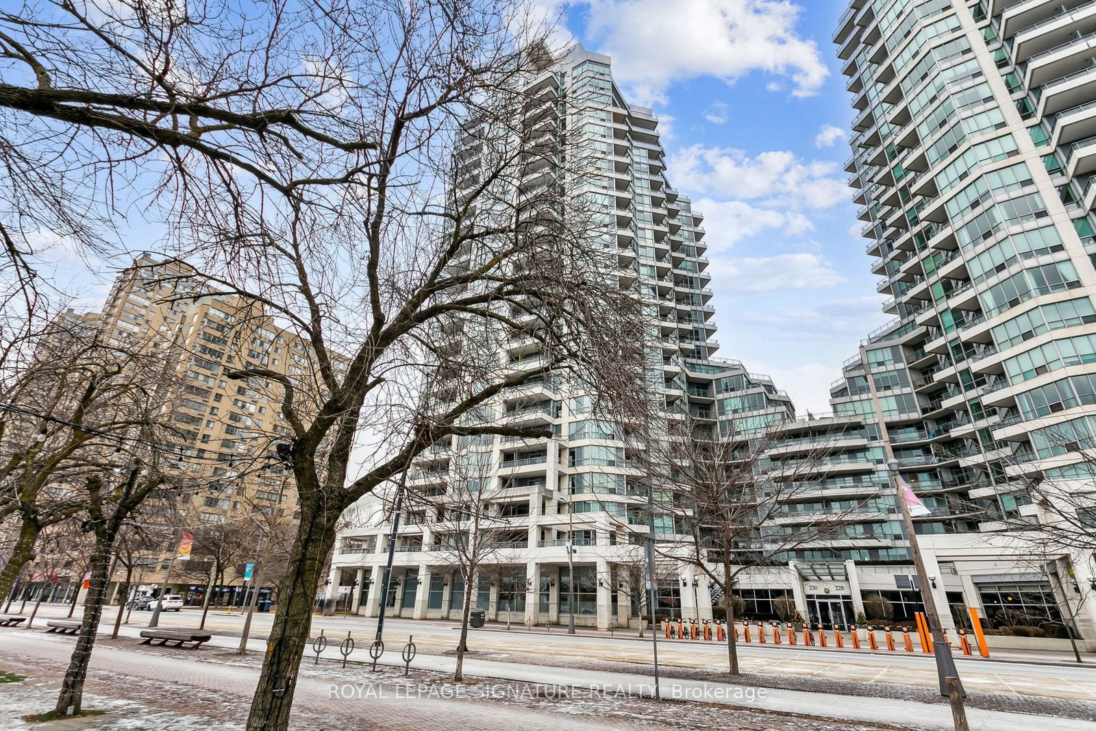 230 Queens Quay W, unit 1119 for sale