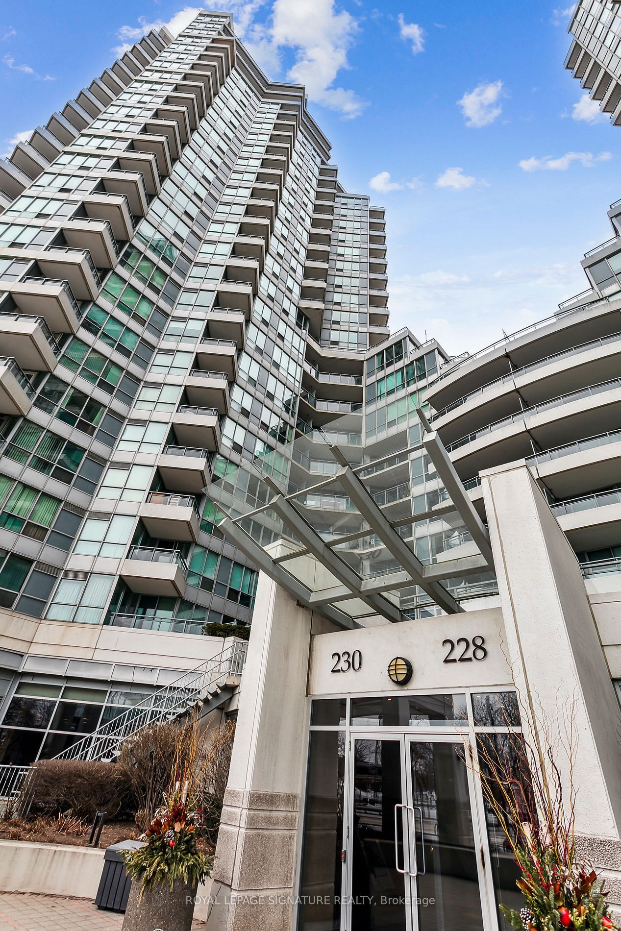 230 Queens Quay W, unit 1119 for sale