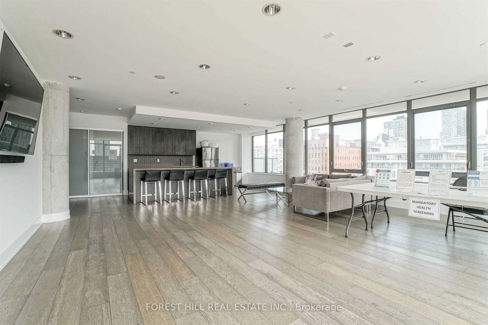 560 King St W, unit 310 for rent