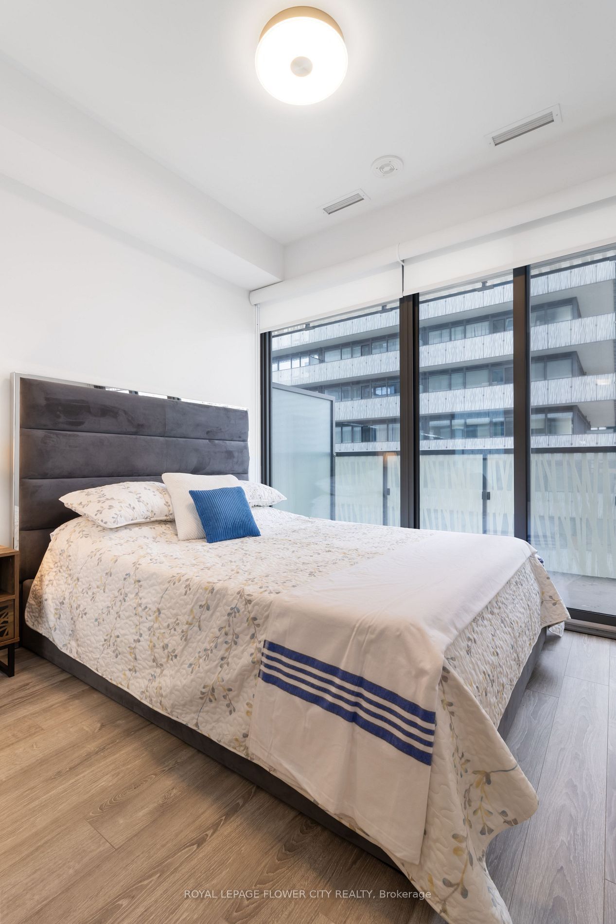 50 Charles St E, unit 2410 for rent