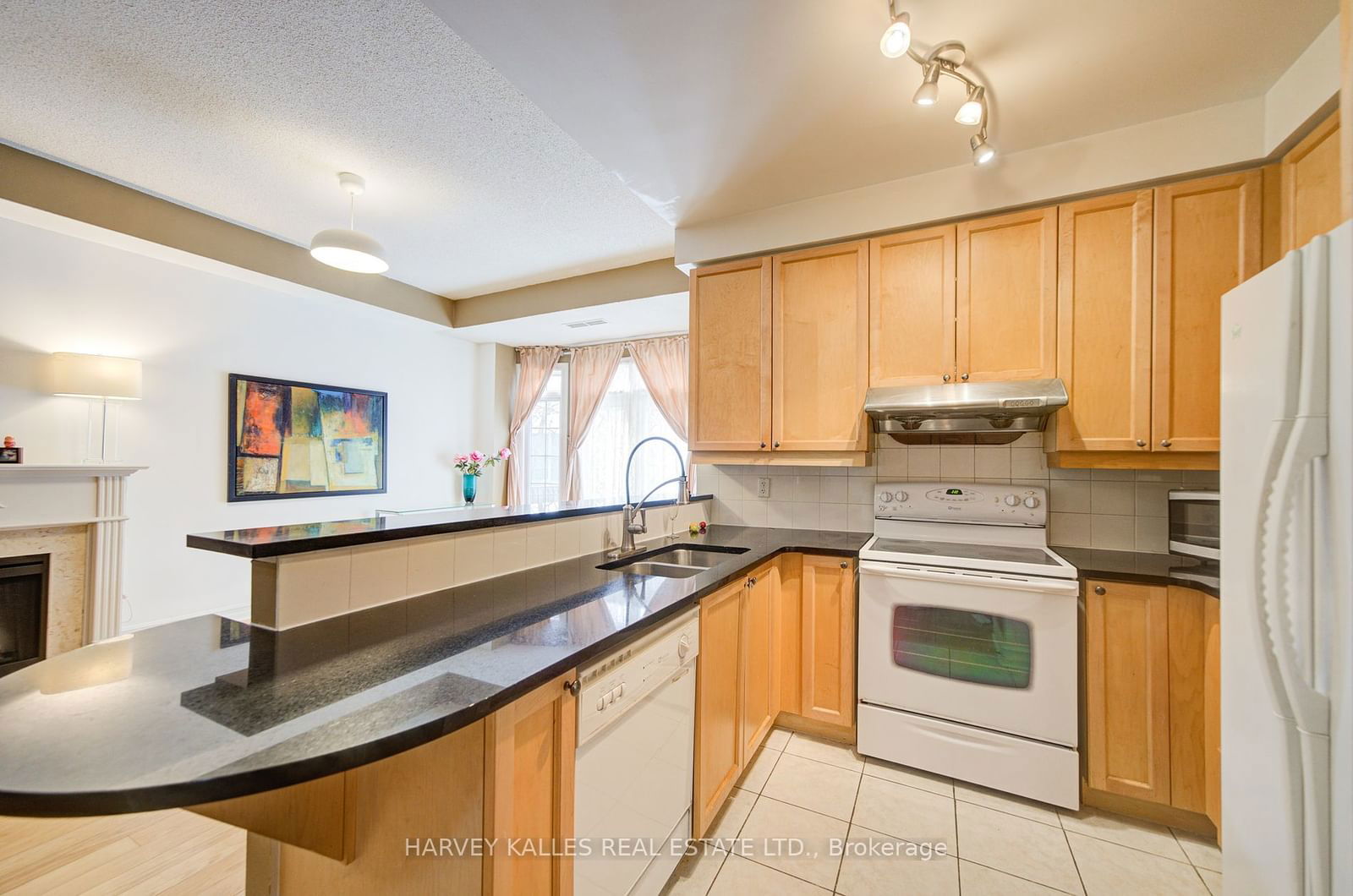 32 Kenaston Gdns, unit TH103 for sale