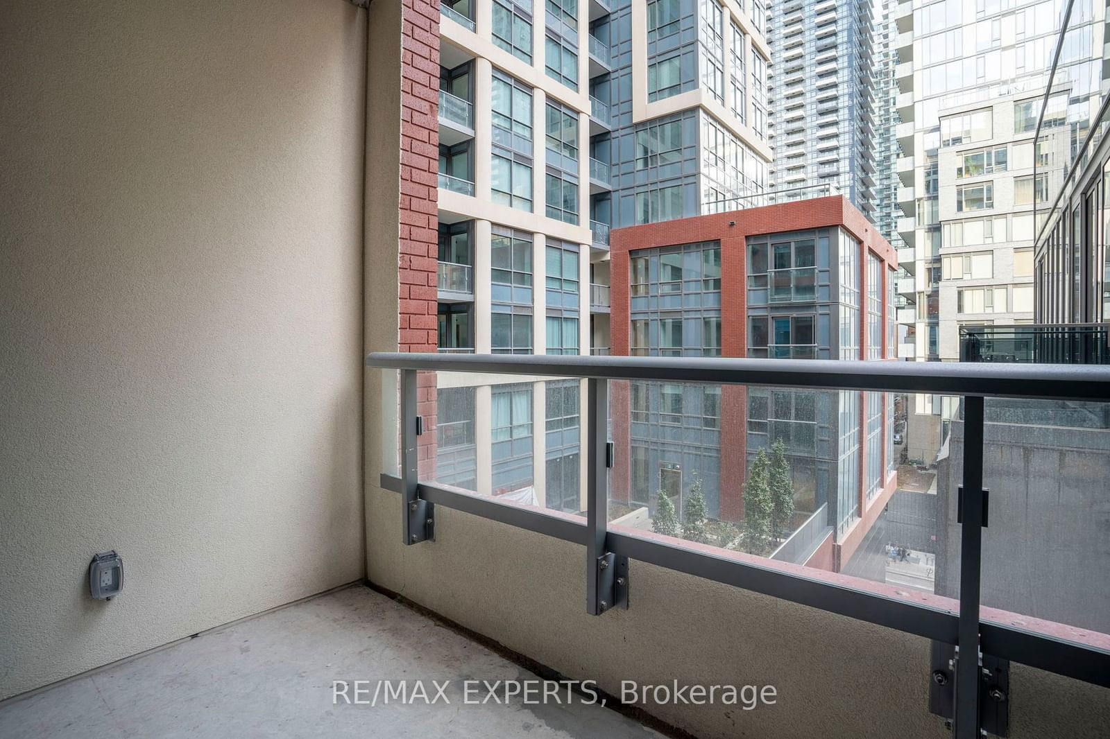 108 Peter St, unit 617 for rent