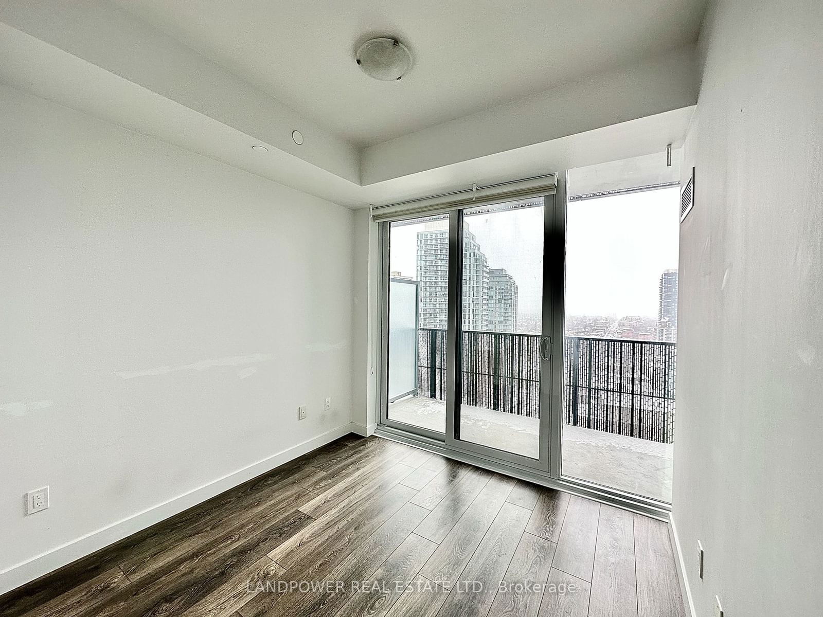 8 Eglinton Ave E, unit 1806 for rent