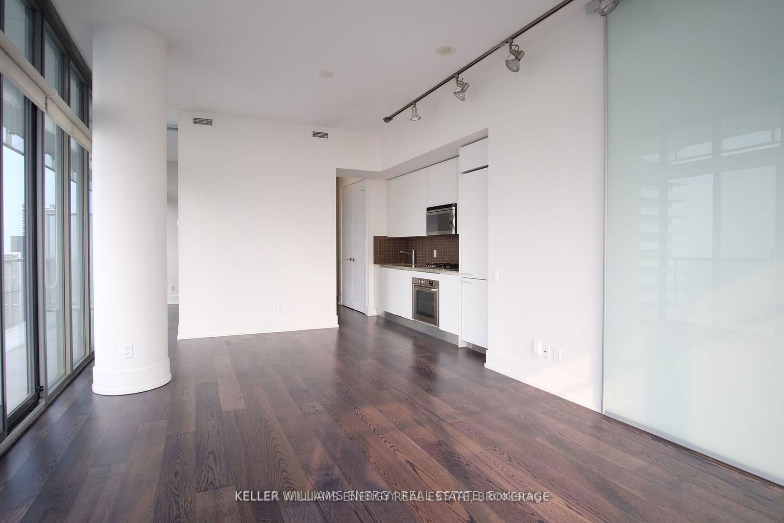 33 Charles St E, unit 4305 for rent