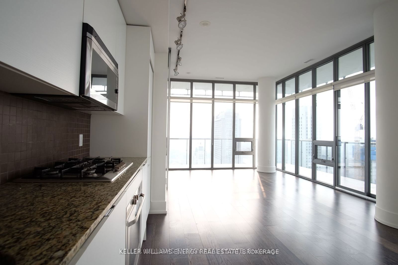 33 Charles St E, unit 4305 for rent