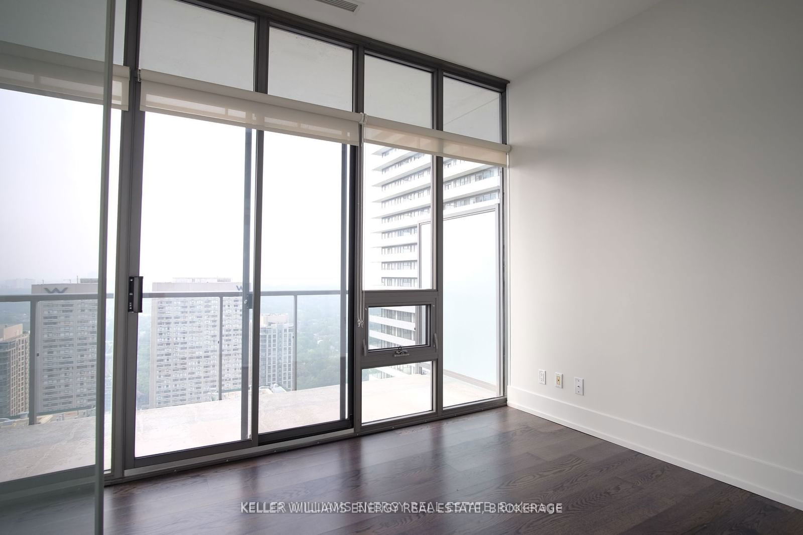 33 Charles St E, unit 4305 for rent