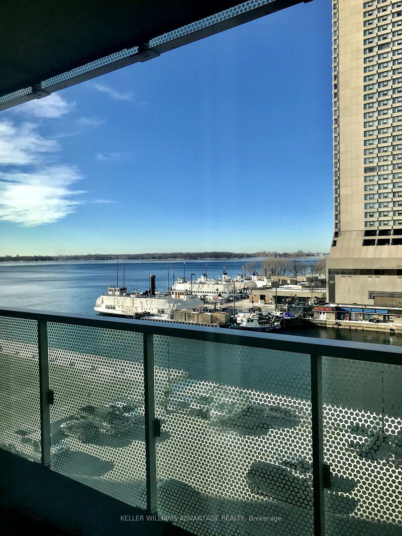 15 Queens Quay E, unit 514 for sale