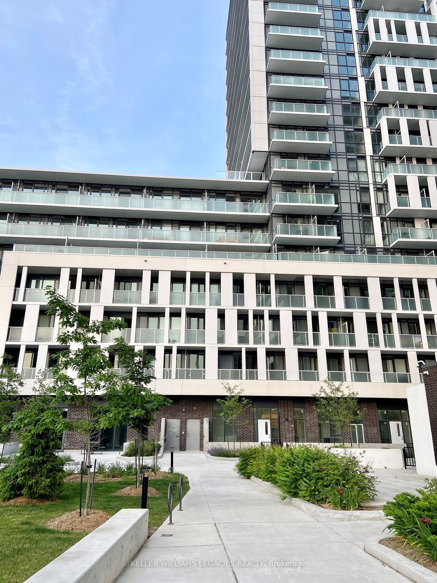 188 Fairview Mall Dr, unit 1902 for rent