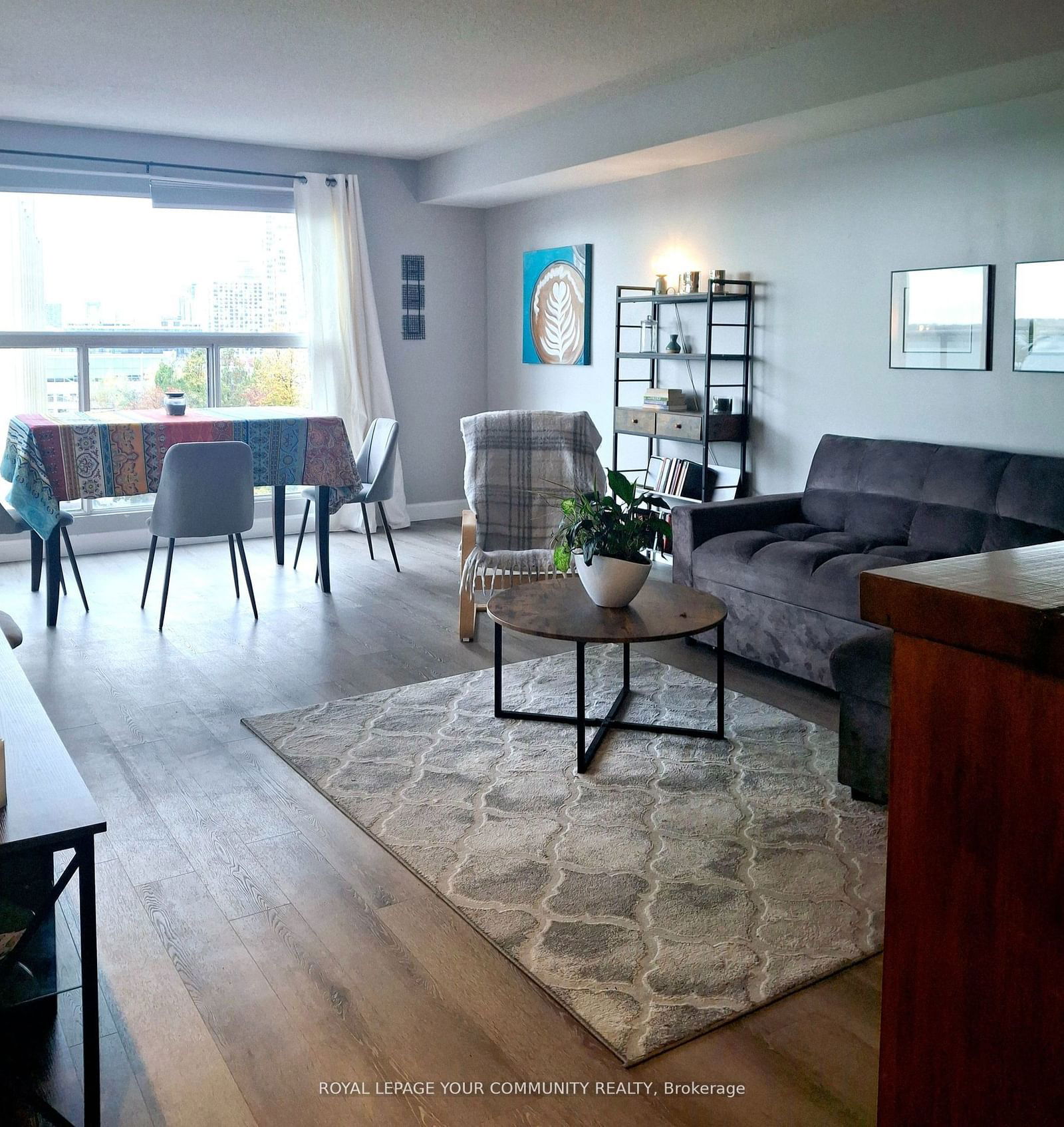 77 Harbour Sq W, unit 809 for rent