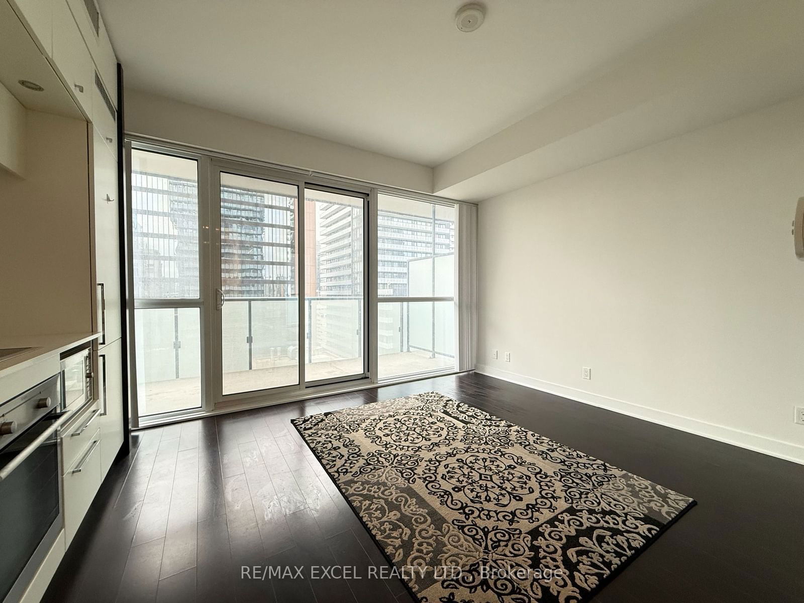 15 Grenville St, unit 2006 for rent