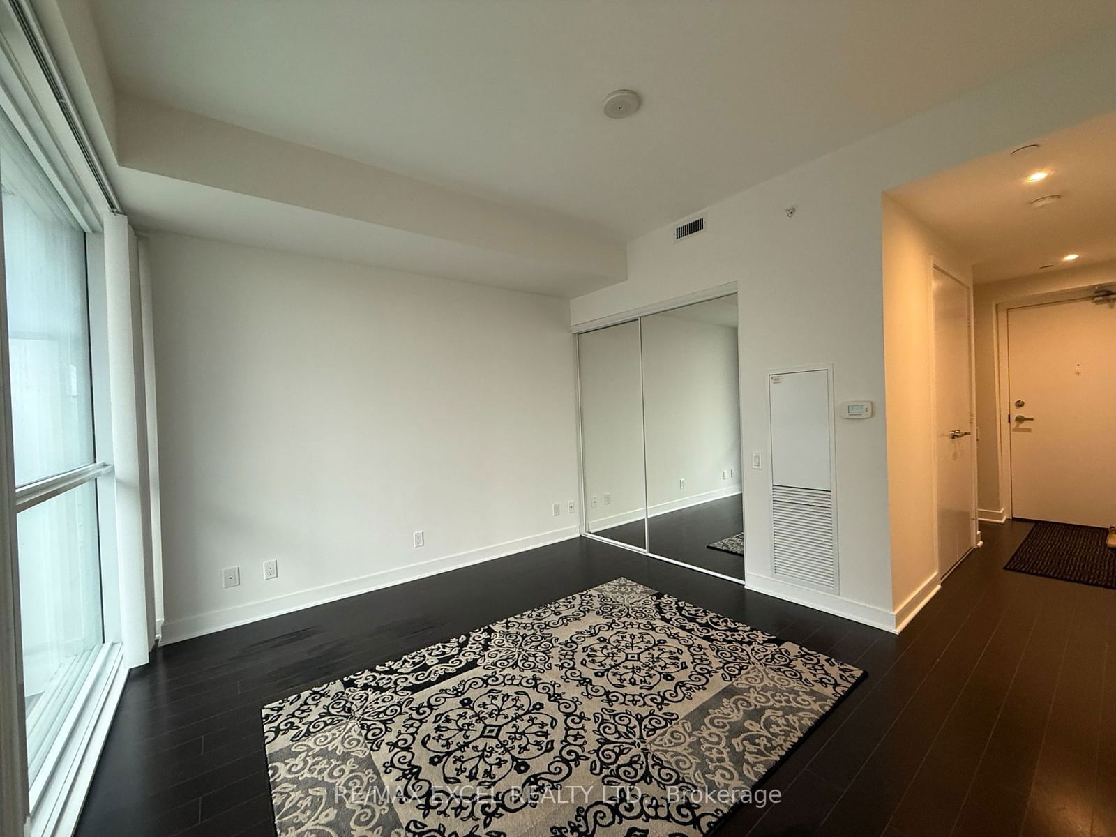 15 Grenville St, unit 2006 for rent