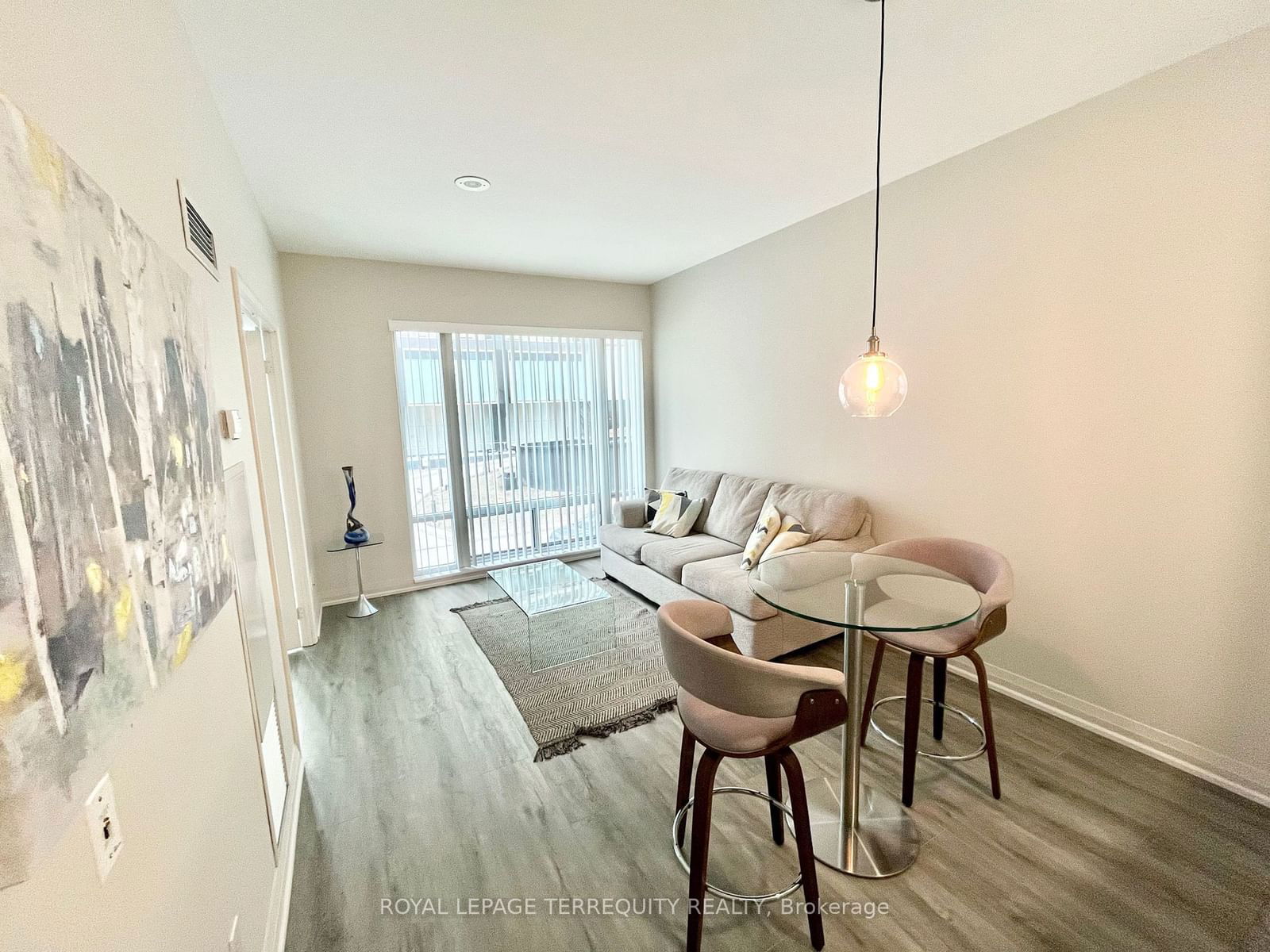 1121 Bay St, unit 202 for rent