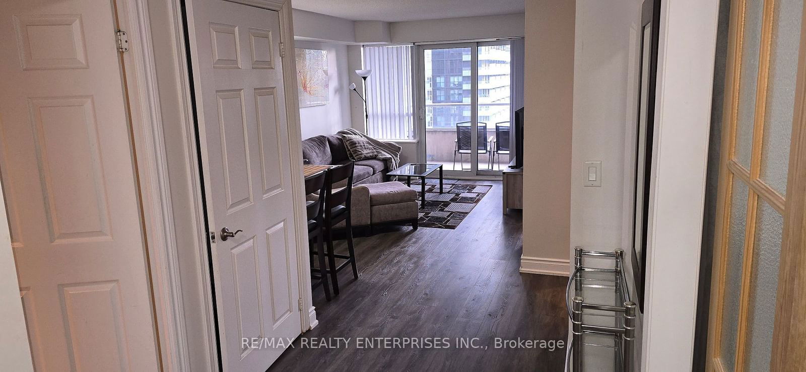 250 Wellington St W, unit 1435 for sale