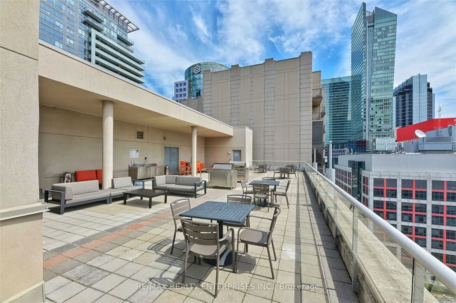 250 Wellington St W, unit 1435 for sale