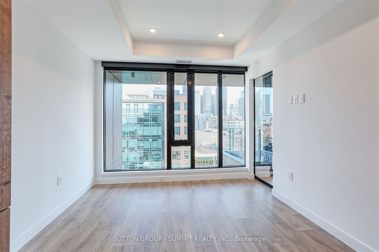 505 RICHMOND St W, unit 922 for sale