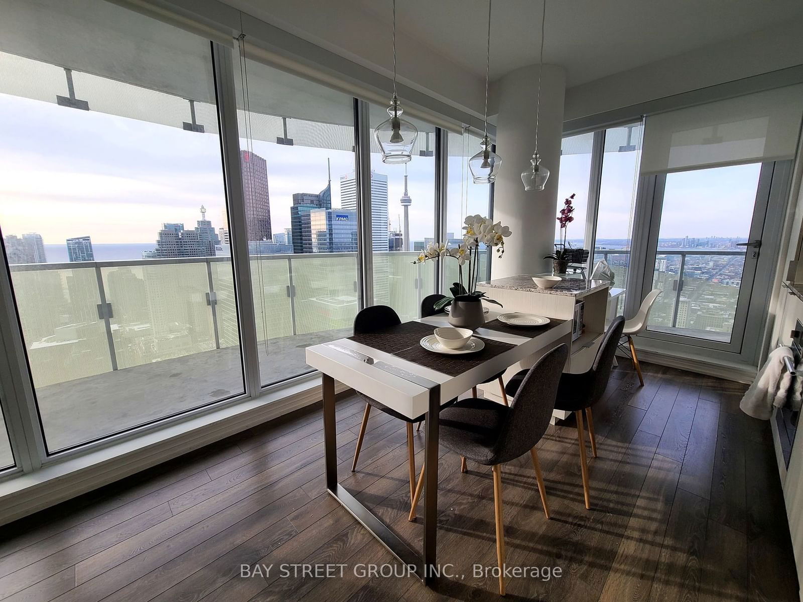 197 Yonge St, unit 5709 for sale