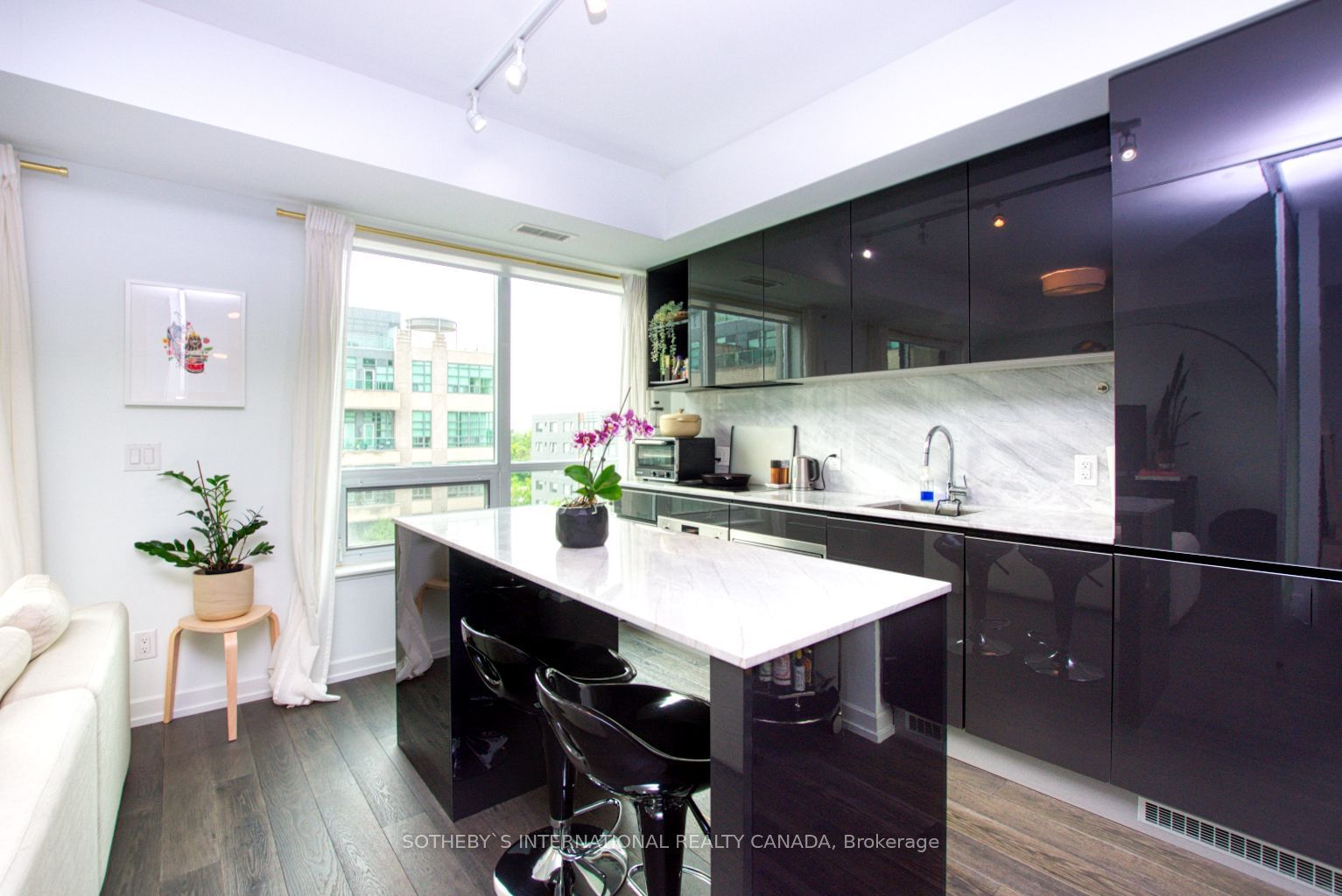 377 Madison Ave, unit 504 for rent