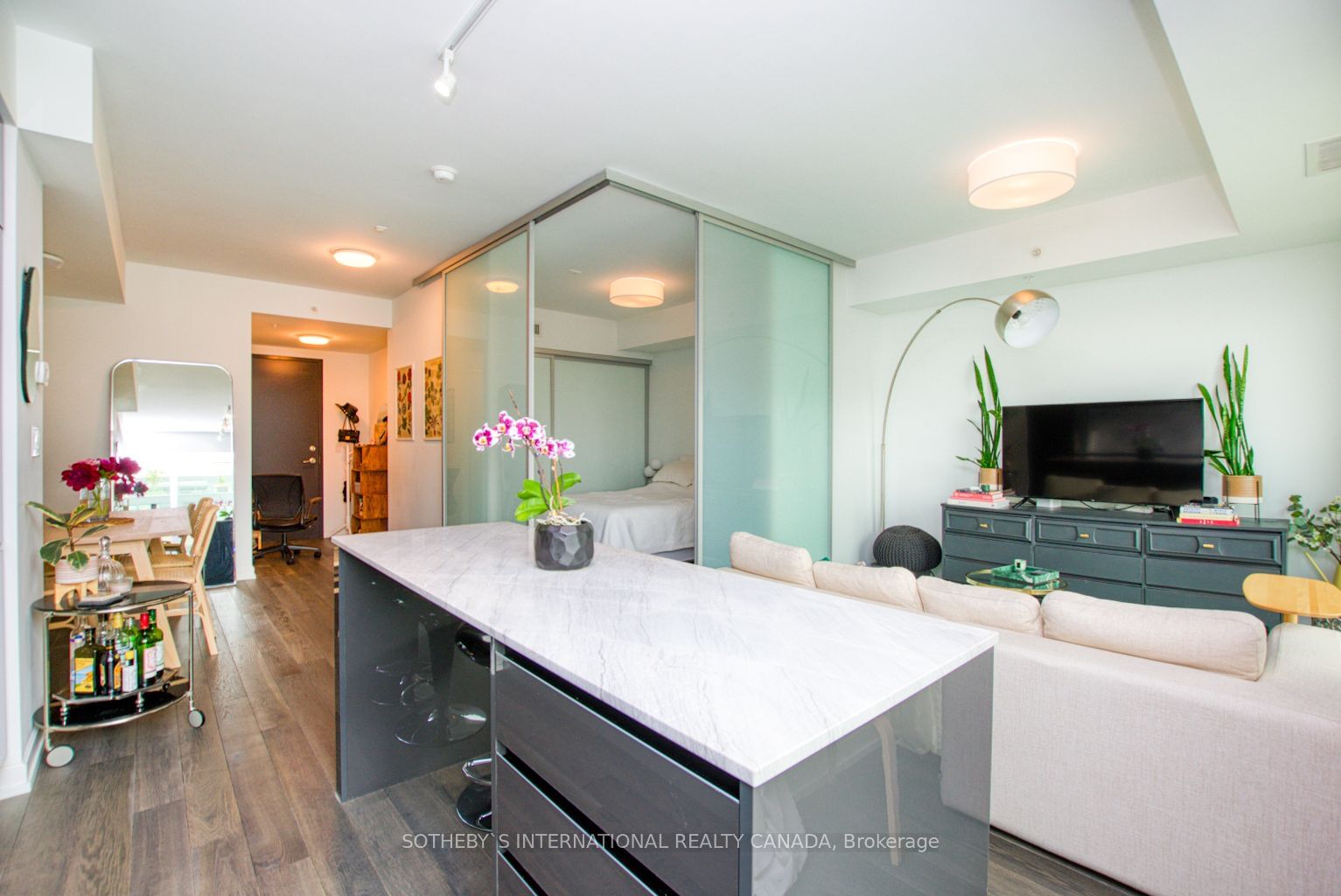 377 Madison Ave, unit 504 for rent