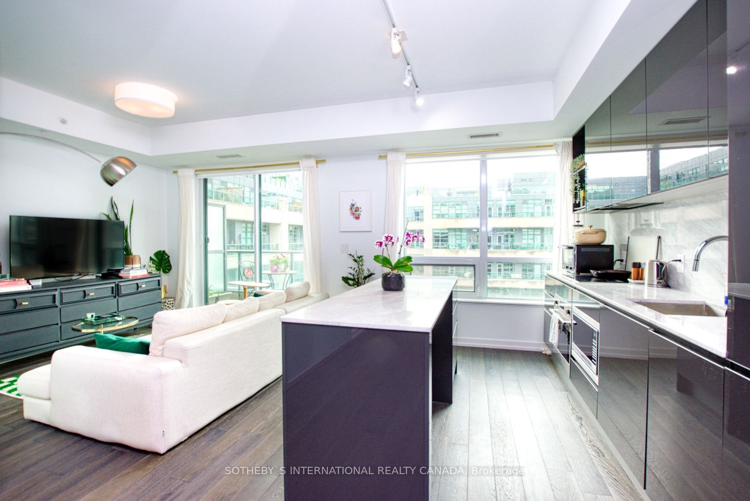 377 Madison Ave, unit 504 for rent