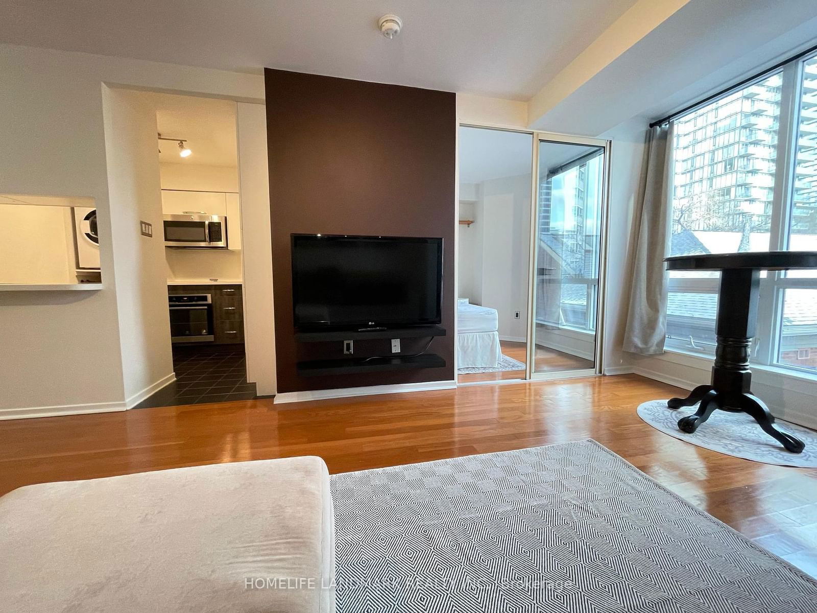 1055 Bay St, unit 404 for rent