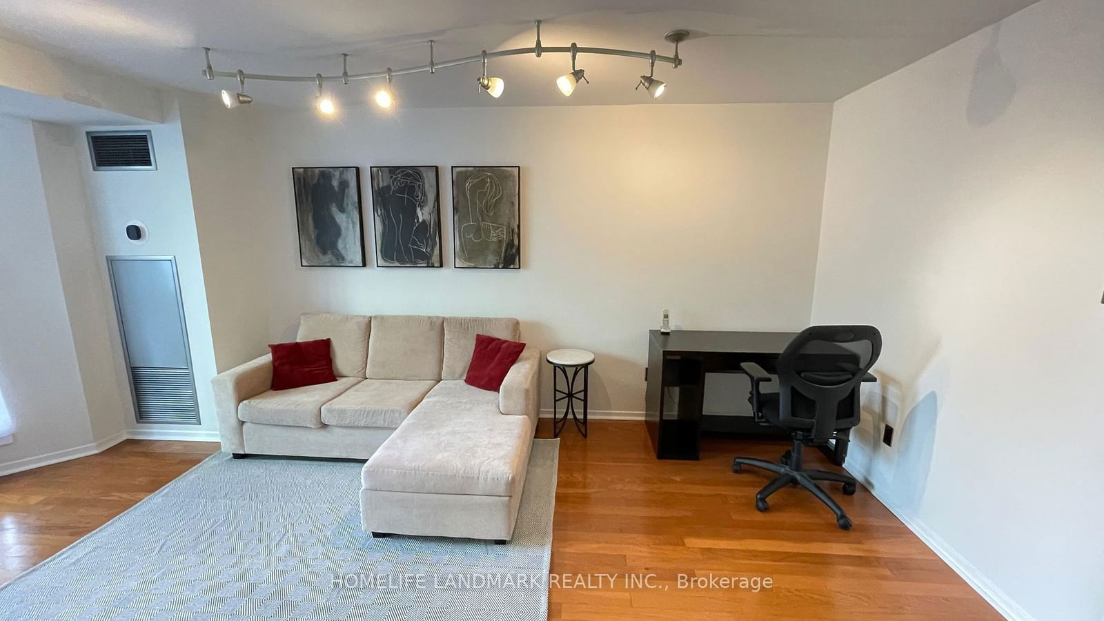 1055 Bay St, unit 404 for rent