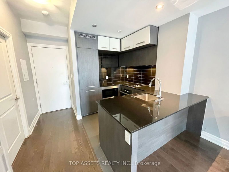 8 The Esplanade, unit 1809 for rent