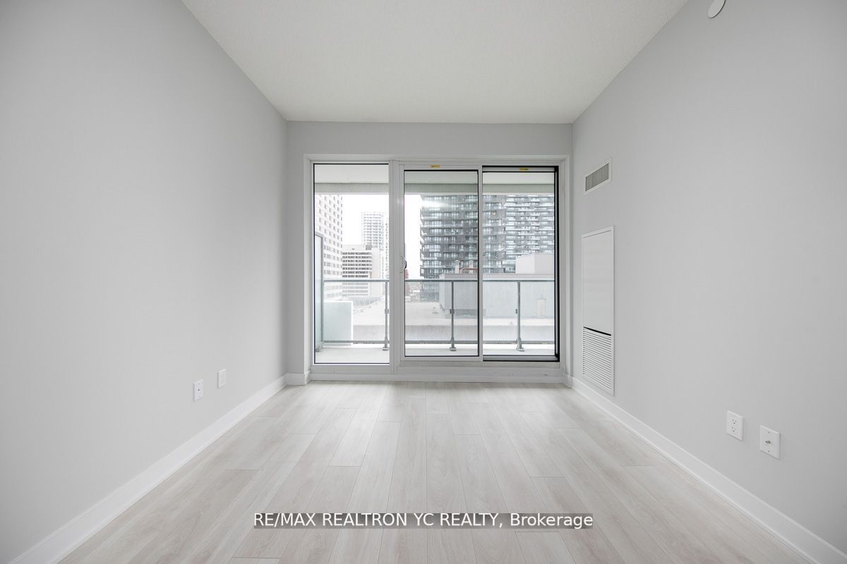 2221 Yonge St, unit 1010 for rent